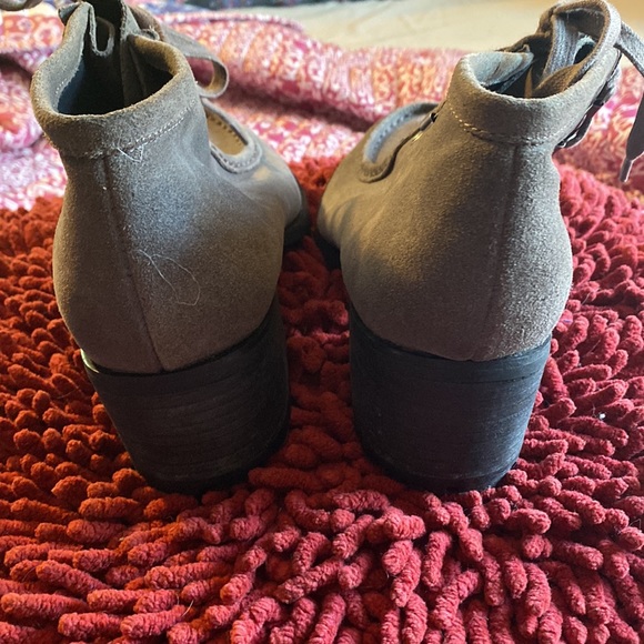 VON DUTCH (NWOB) Grey Suede Booties-Size 8.5M - Picture 5 of 7